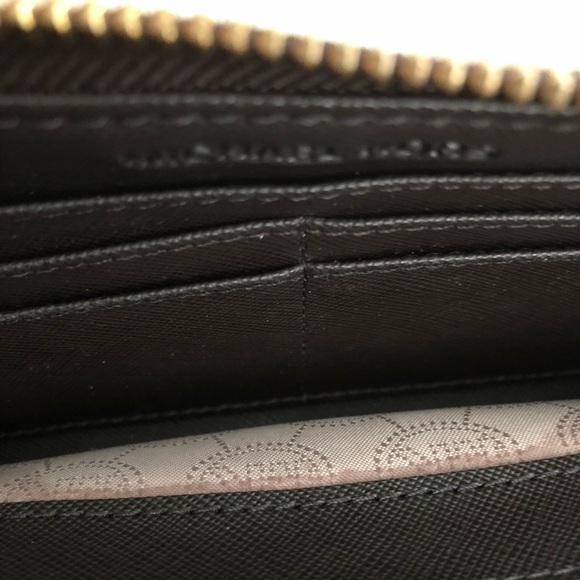 Michael Kors Wallet - Picture 5 of 7